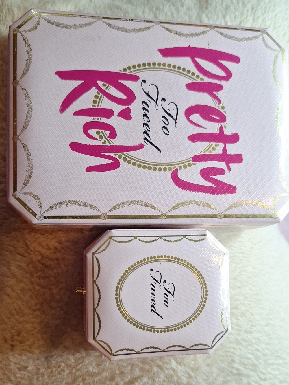 Too Faced "Pretty Rich" Pallette & Highlighter..like New Great Condition